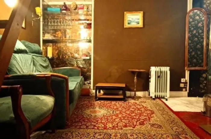 A Cozy Parisian Nest By Notre Dame *