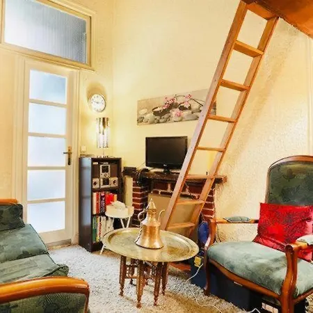 A Cozy Parisian Nest By Notre Dame 파리