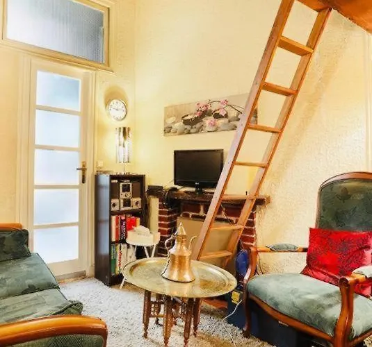 A Cozy Parisian Nest By Notre Dame 파리